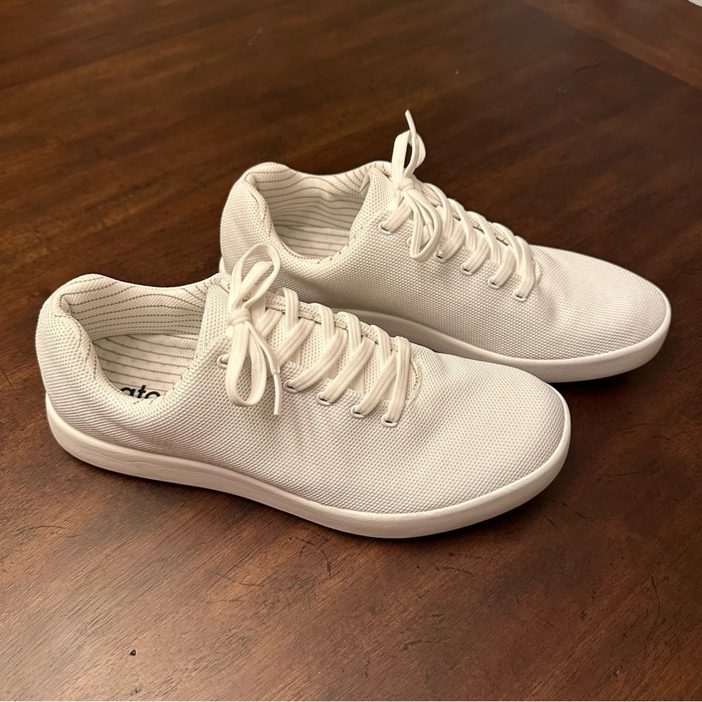 LNIB Atoms Model 000 - White - M11.5